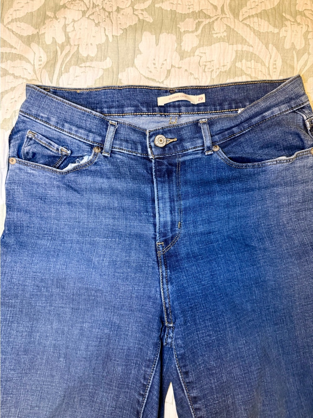 Levi's Women's Medium Blue Ankle Straight Jeans